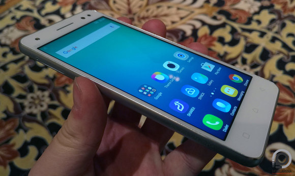 Egész vékony, egy kézzel jól használható