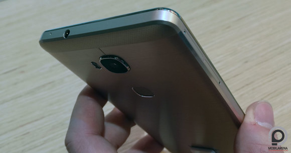 Hátulra került az ujjlenyomat-olvasó