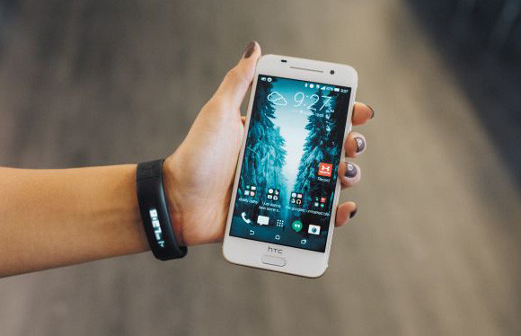 Fitnesz kiegészítők és kapcsolódó app is tartozik az UA HealthBoxhoz