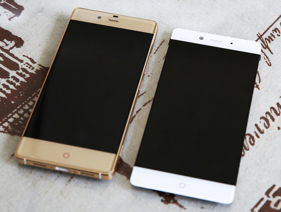 A Nubia Z9 mellett alighanem a Z11 előlapi panelja pózol