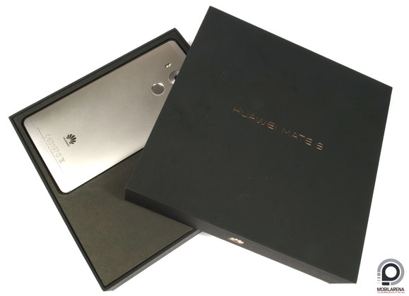 Elegáns doboz, a szokásosnál bővebb tartalom