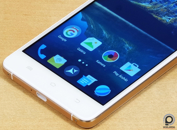 Az E4 lite képernyőjének fényereje jó, ám több hibája is van