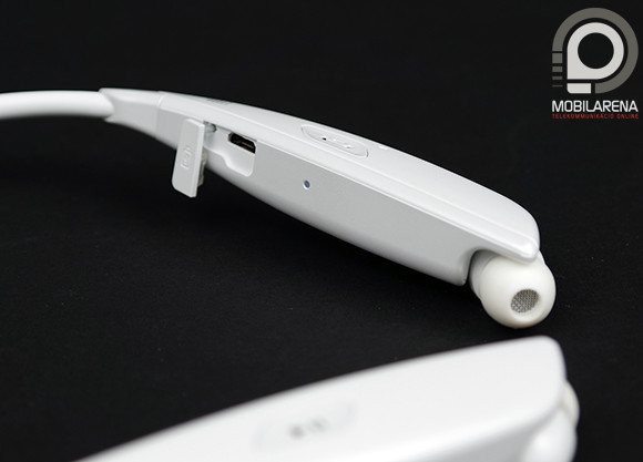A kütyü bal felén van a microUSB csatlakozó töltéshez, a ledes visszajelző, a felvevőgomb illetve a hangerőszabályzó csúszka.