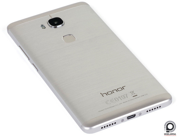 A fém hátlap most már a középkategóriát is elérte