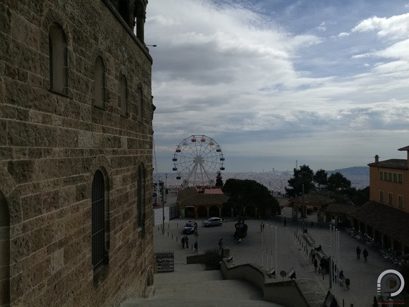 Tibidabo, az óriáskerék régebbi, mint az a fal balra