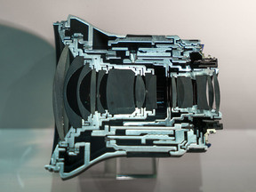 Balra a Tamron 90 mm Di VC USD Macro, jobbra a Zeiss Milvus 21 mm F2.8