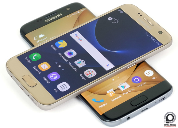 A Galaxy S7 edge (alul) ívelt kijelzőt kapott, az S7 (felül) viszont 