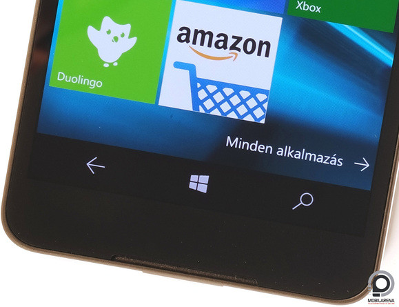 Az OLED kijelző remekül kalibrált és tovább lehet finomítani a beállítások között