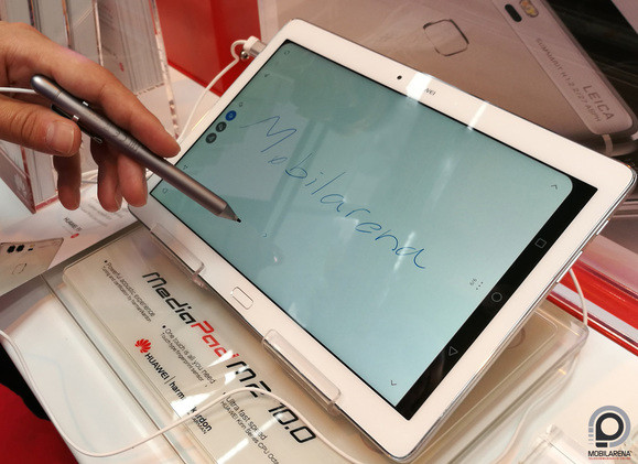 Az M-Pen a MediaPad M2 10.0 felett