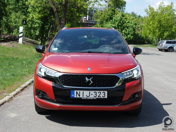 Direkt nincs ráírva sehol, hogy Citroën, a DS külön márkaként próbál helytállni a prémium szegmensben