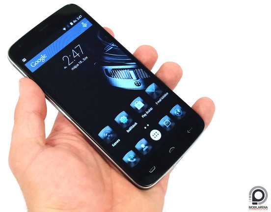 Egyáltalán nem apró a HT6, viszont a 6250 mAh kapacitású akkumulátor és az 5,5 hüvelykes kijelző kompenzálja valamennyire a kényelmetlenséget.