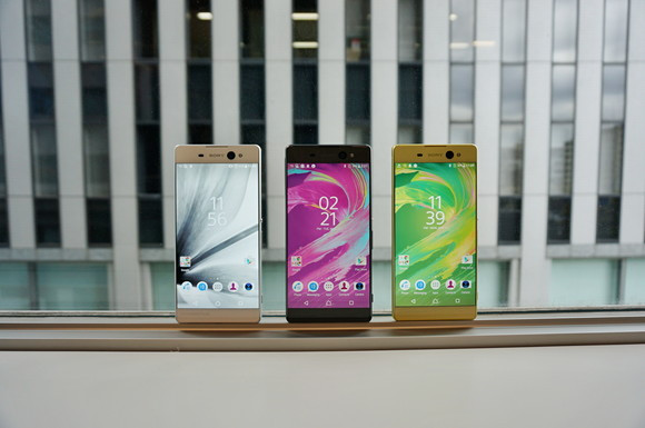 Fekete, fehér és limezöld színekben jelenik meg a phablet.