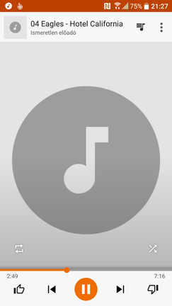 A zenehallgatás alapértelmezett szoftvere a Google-féle Play Zene.