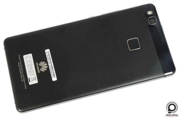 A plasztik borítás nem méltó a Huawei-hez, bár legalább nem gyűjti az ujjlenyomatokat