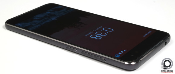 A nyomógombok tapintással is könnyen felismerhetők.