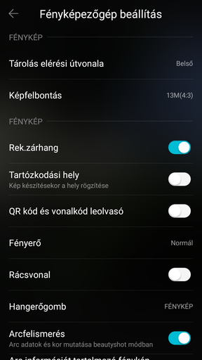 A kamera keresőképernyője és a menüben található opciók