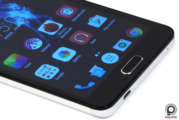 Az IPS panel megfelelően éles, a kalibráció viszont kissé kékes lett