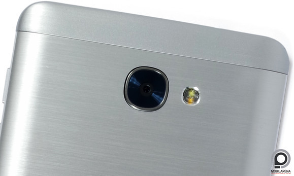 A 13 megapixeles kamerára ráfért volna még egy kis optimalizálás