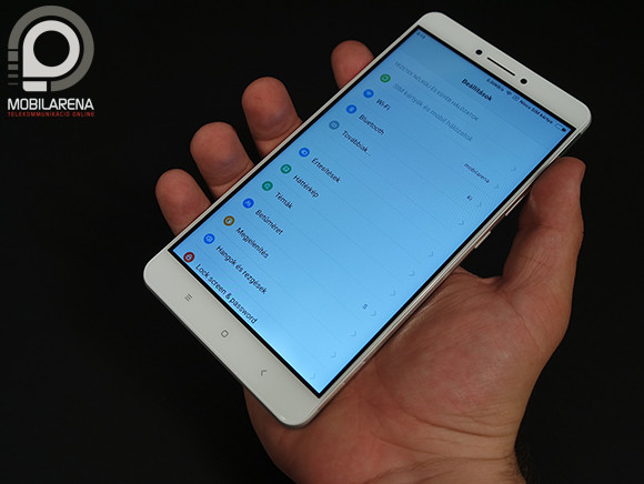 Egy ekkora phabletre már lehet mondani, hogy óriási.