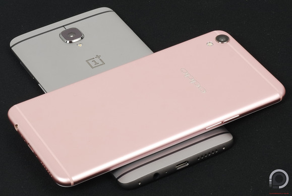 Az F1 Plus a OnePlus 3 társaságában