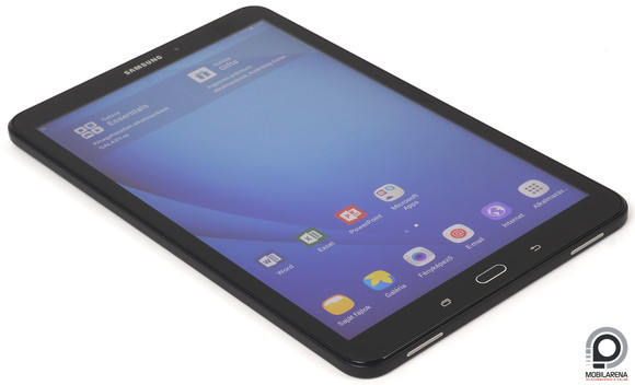 A 10,1 hüvelykes TFT panel fényereje és betekintési szögei jók