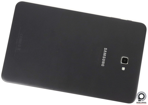 A fekete szín dominál a kellemes tapintású hátlapon