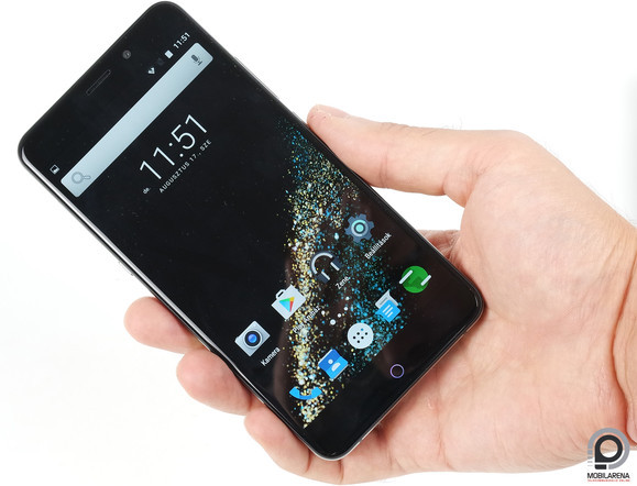 Az UMi Super újabb gigászi akkumulátoros ajánlat a középkategóriában