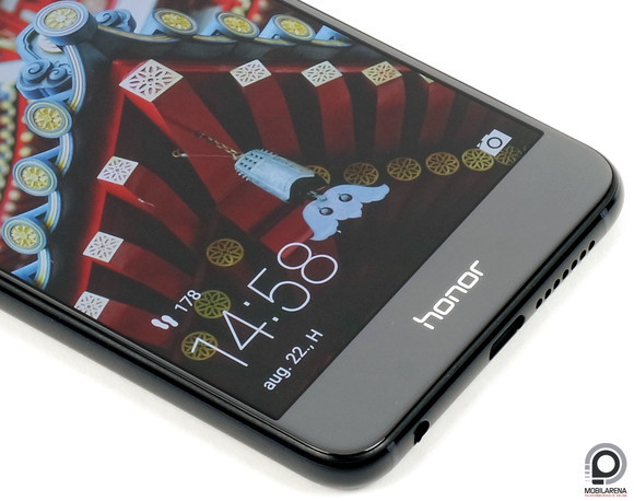 Jófajta kijelzőt kapott a Honor 8, 2,5D-s, ívesre csiszolt védőüveggel