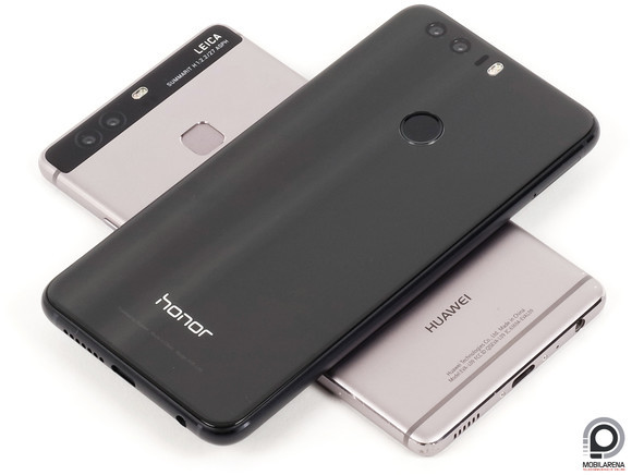 A Honor 8 (felül) a Huawei P9 társaságában