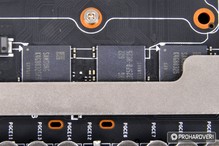 A Samsung GDDR5 chipek és a VRM komponensei