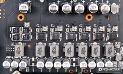 A Samsung GDDR5 chipek és a VRM komponensei