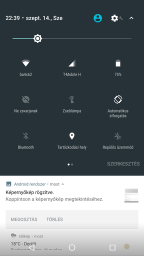 Öt gyorskapcsoló az értesítési panel tetején (balra) és a kapcsolópanel (jobbra)