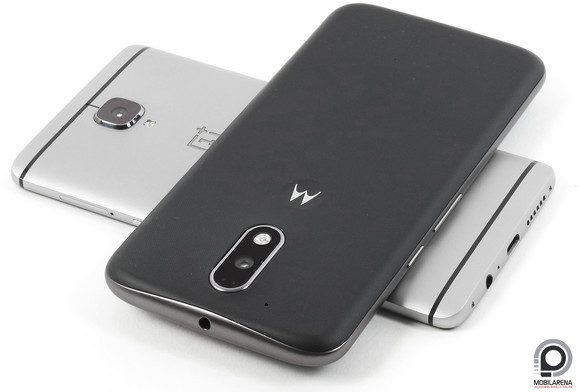 A széles kávák miatt a szokásos 5,5 hüvelykes phableteknél kényelmetlenebb a Moto G4 Plus fogása