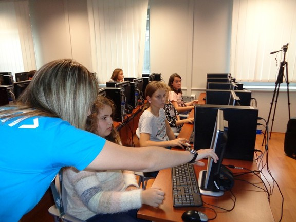 15 lánnyal indult a szegedi Skool Klub