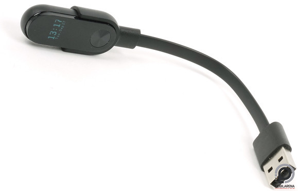 USB-s töltőbölcső mozgat energiát a 70 milliamperórás telepbe