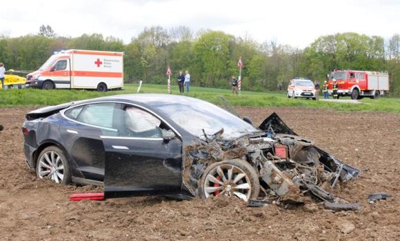 A Tesla Model S németországi balesete