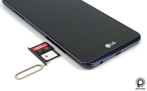 MicroSD és nanoSIM kényelmesen elfér egymás mellett a tálcán