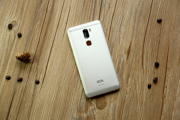 A Cool 1 kettős hátlapi kamerarendszerrel támad