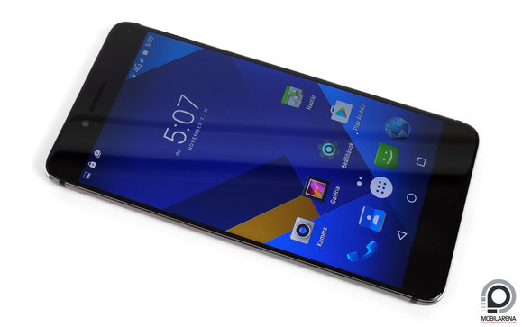 Vékonyra vették a kávát a kijelző körül