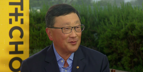 John Chen többek között Donald Trump elnökségének technológiai iparra gyakorolt várható hatásairól beszélt. És egy új, fizikai billentyűzetes BlackBerryről.