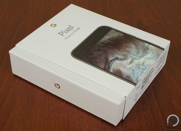A gyártást a HTC végezte, de összességében Google-terméket tisztelhetünk a Pixelben