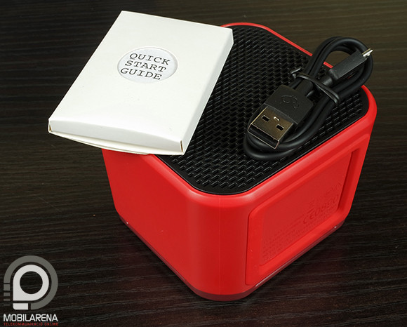 Tartozékok szempontjából elégséges: a hangszórón kívül microUSB kábel és némi leírás van a dobozban