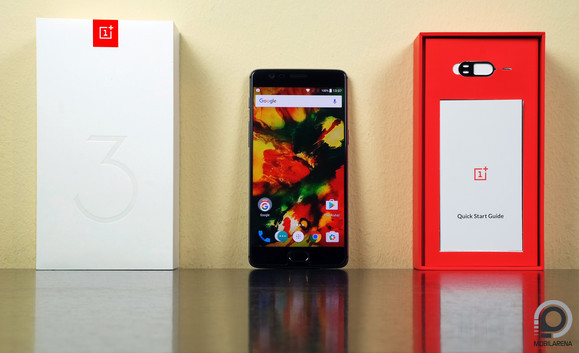 Szemre a OnePlus 3 és csomagolása is lehetne, pedig a 3T és doboza pózol a lencsének