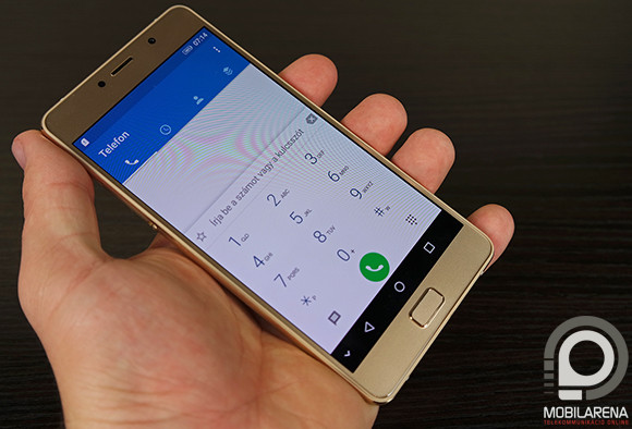 Remekül van összerakva, az ergonómia sem rossz, de kompaktnak semmiképpen nem mondhatjuk