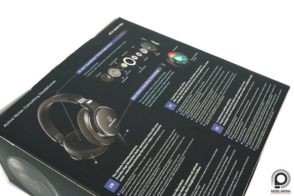 A doboz csak apróságokban tér el az elődétől