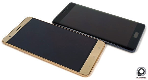 Nagyjából egy méretosztályban van a Zenfone 3 Deluxe-szal