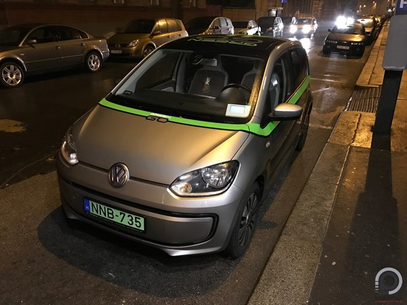 Szabad autó este a belvárosban, sajnos nem mindig találni.