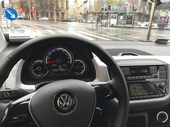 Ebben az autóban pont van Bluetooth is.