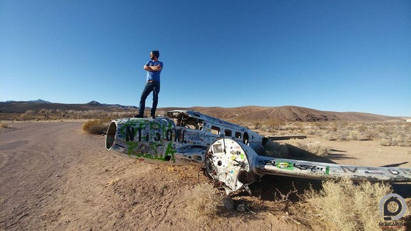 Ez az 1978-ban lezuhant ikermotoros géproncs is vonzotta a látogatókat az Angel's Ladies nevű kuplerájba, ami 2014-ben zárt be.