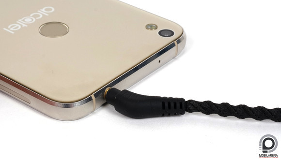 A csatlakozó kialakításával nincs gond